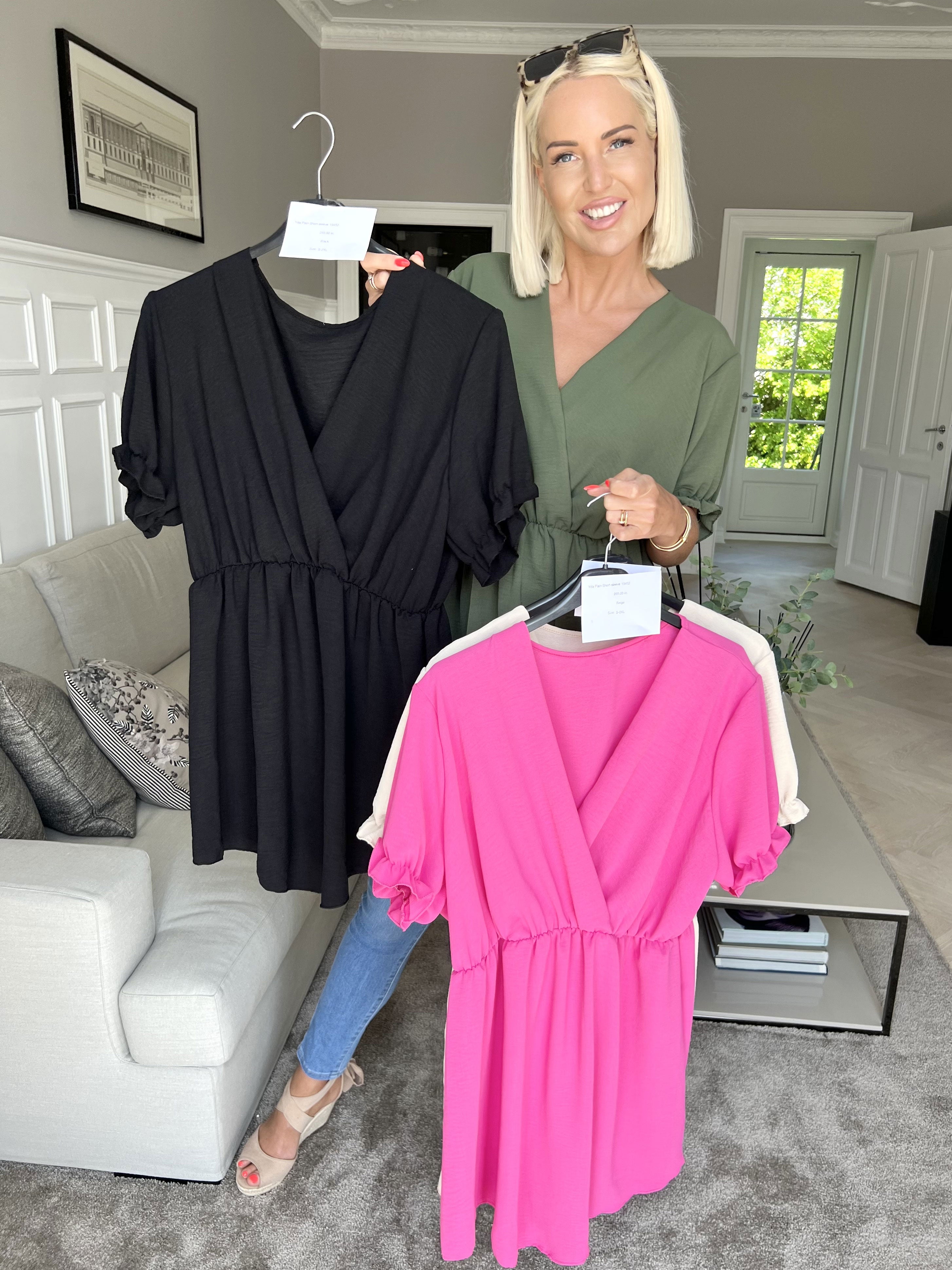 Yda Plain Short Sleeve - Sød bluse med elastik i taljen